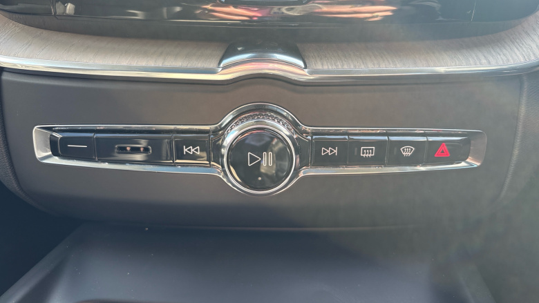 Volvo Xc60 2.0 T8 455 RC PHEV Inscription Pro 5dr AWD Auto Estate